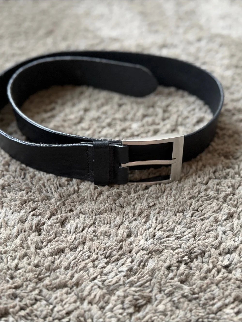 Classic Black Leather Belt Silver Buckle Minimalist Casual Neutral US Medium